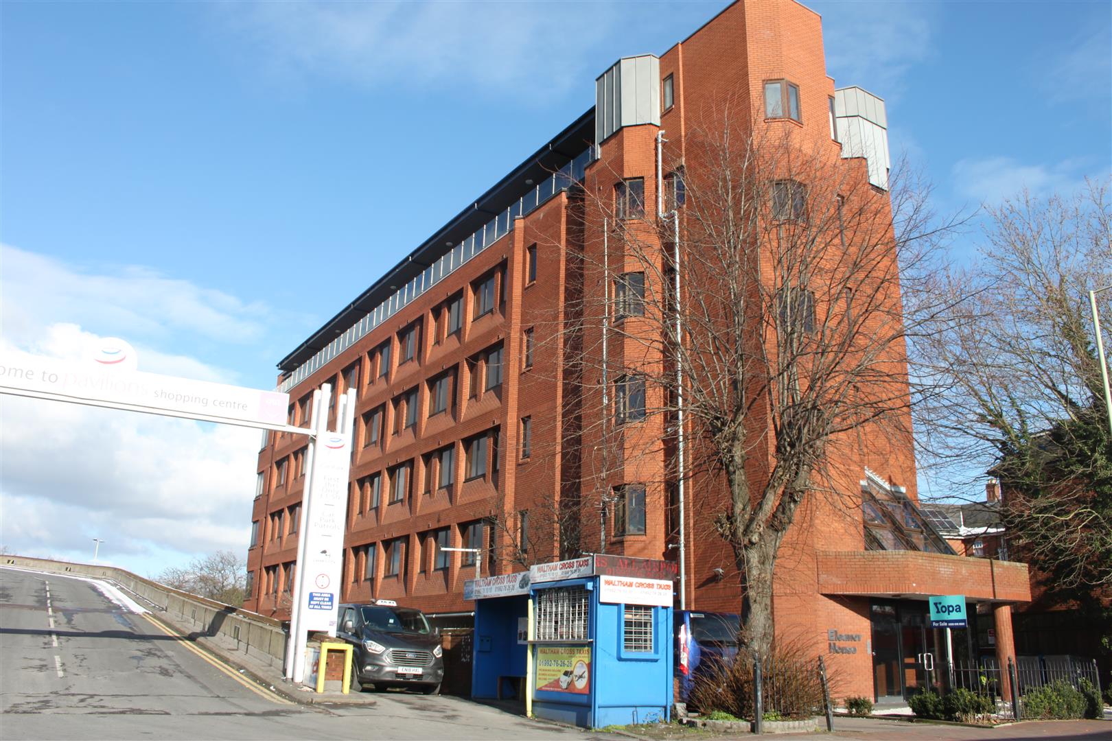 2 bed property in Eleanor Cross Road, Waltham Cross